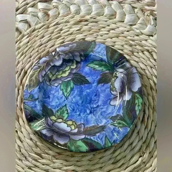 Maling English Newcastle Ashtray with Gold Accents on Lavender  Colour Flowers - Picture 1 of 5